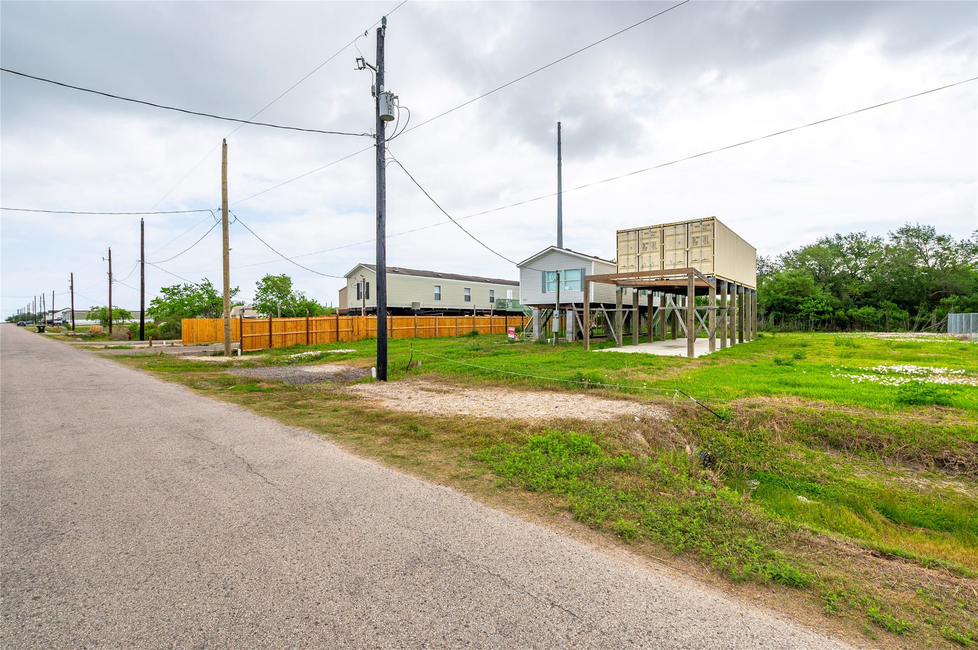 437 16th Street, San Leon, TX 77539 437 16th Street, San Leon, TX 77539