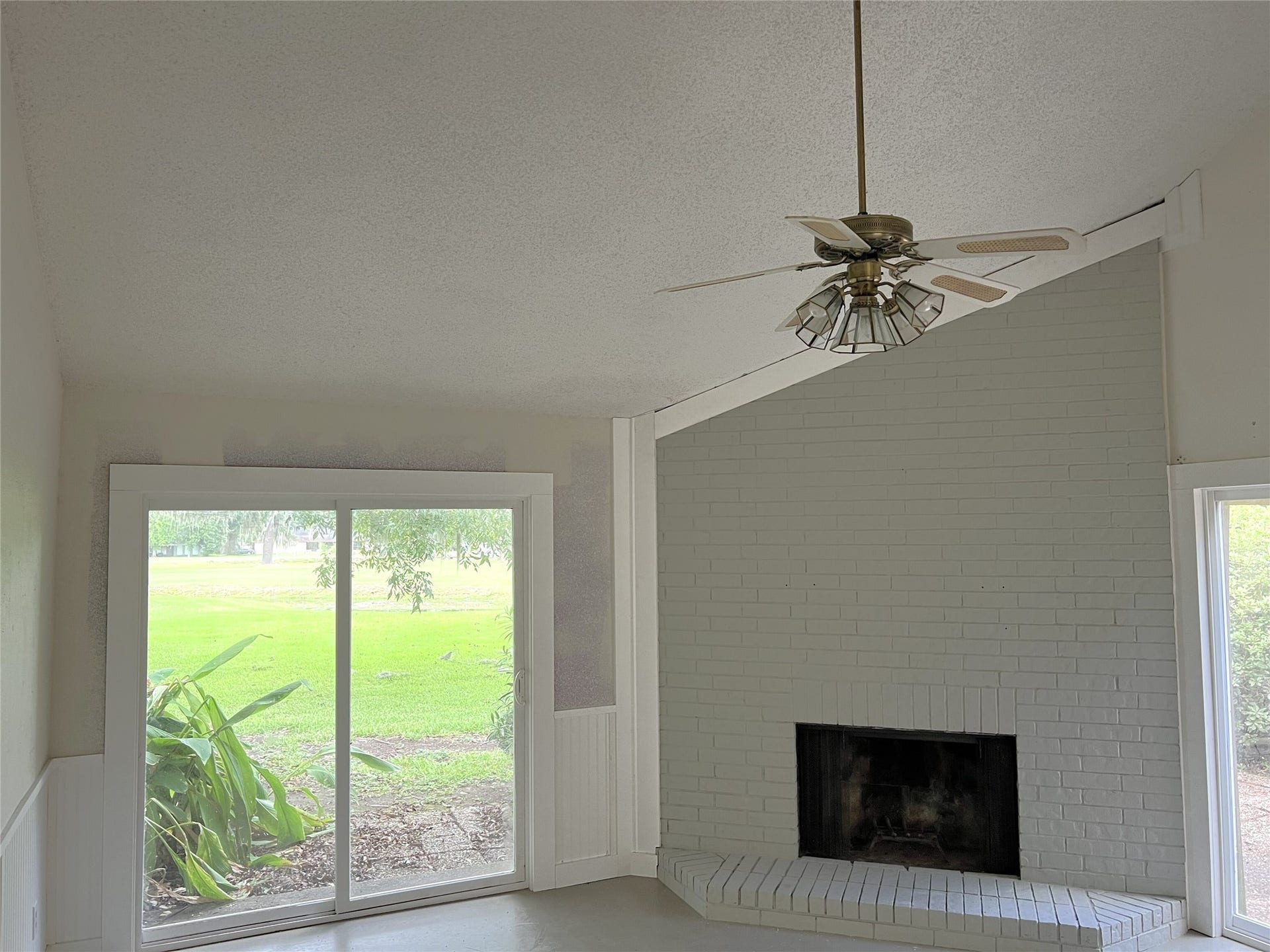 1856 Veranda Drive, West Columbia, TX 77486