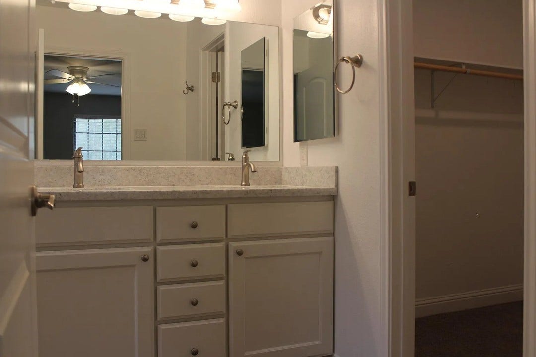 55 E White Willow Circle, Spring, TX 77381 55 E White Willow Circle, Spring, TX 77381