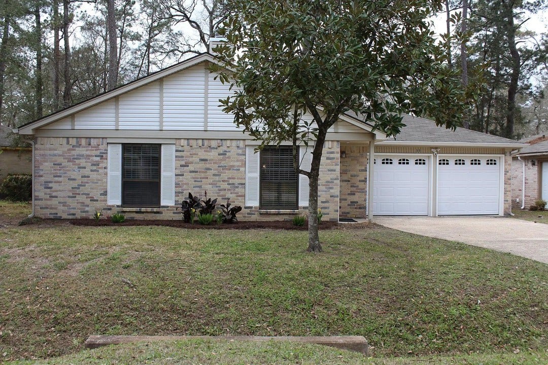 55 E White Willow Circle, Spring, TX 77381 55 E White Willow Circle, Spring, TX 77381