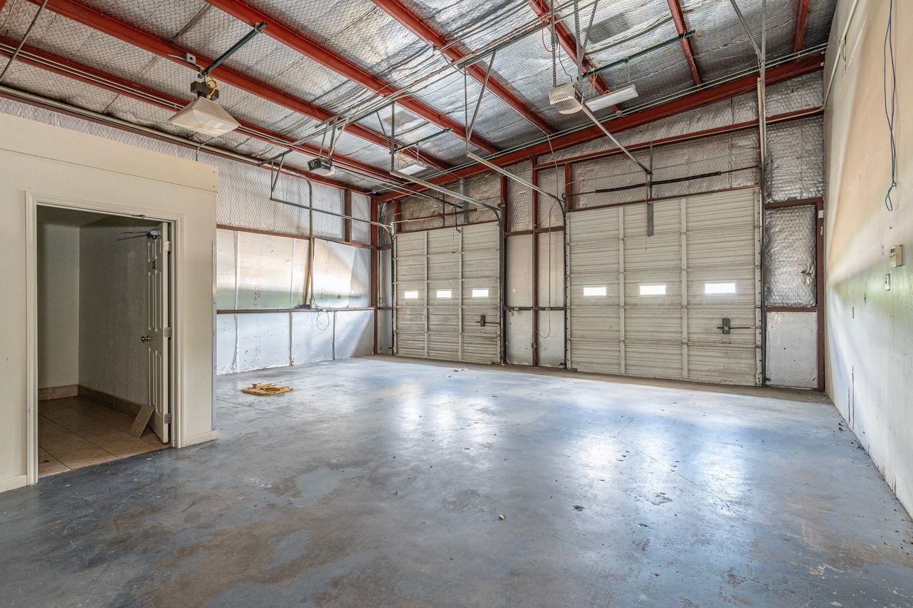 8621 Highway 6, Hitchcock, TX 77563 8621 Highway 6, Hitchcock, TX 77563