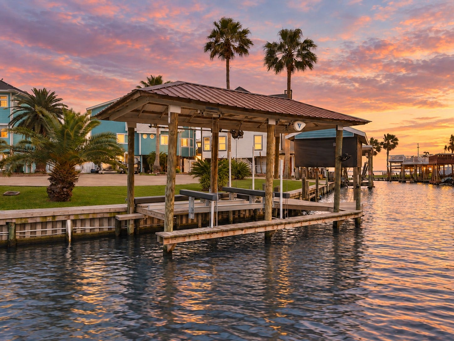 1331 EDWARDS DRIVE, Dickinson, TX 77539 PRIVATE COVERED BOAT LIFT WITH DIRECT CANAL ACCESS, DOCK WALKWAYS, AND QUICK ACCESS TO GALVESTON BAY.