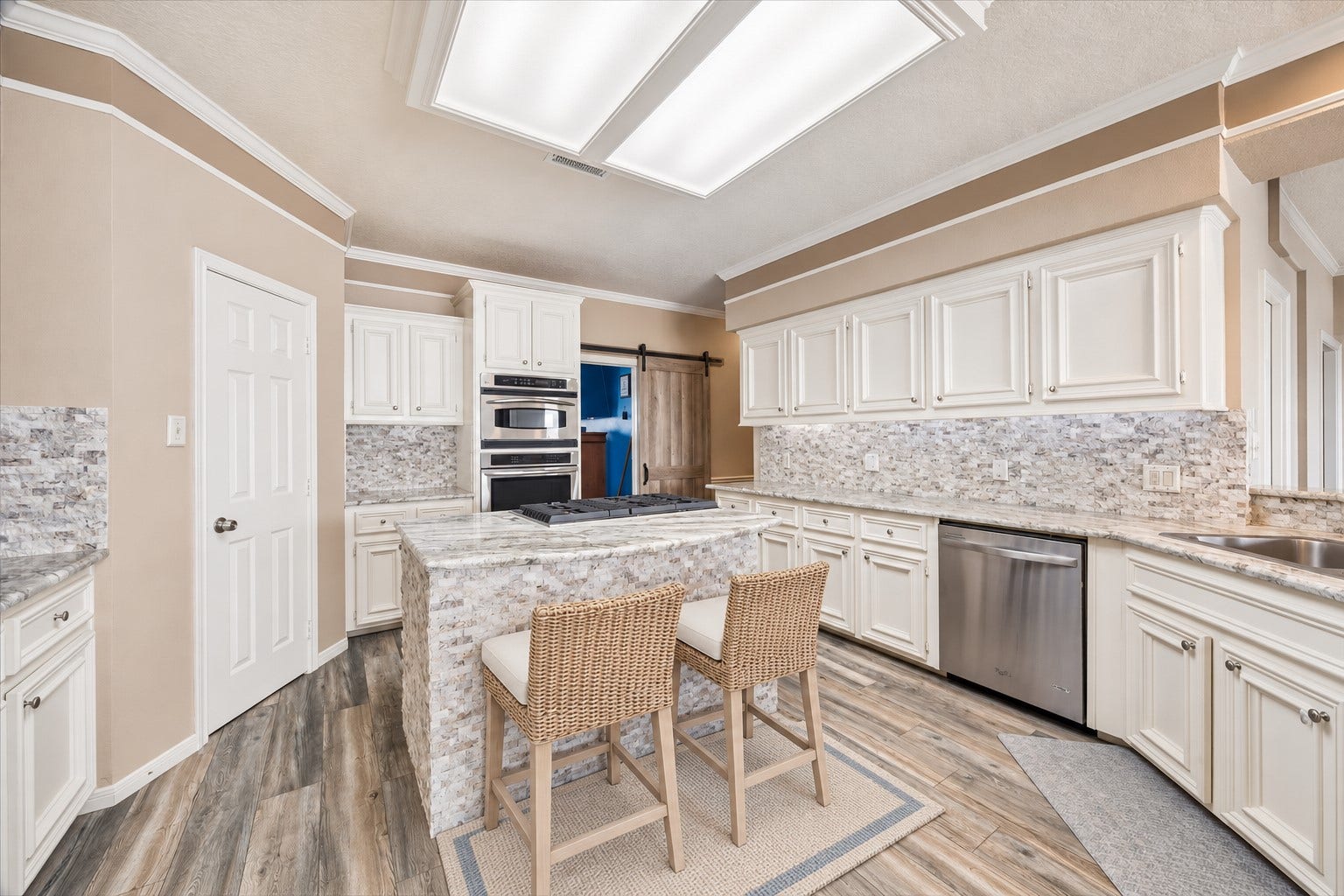 1331 EDWARDS DRIVE, Dickinson, TX 77539 A SPACIOUS CENTER ISLAND WITH A GAS COOKTOP ANCHORS THE KITCHEN, SURROUNDED BY ABUNDANT CABINETRY, STONE COUNTERTOPS, AND STAINLESS STEEL APPLIANCES. *Virtually Staged.