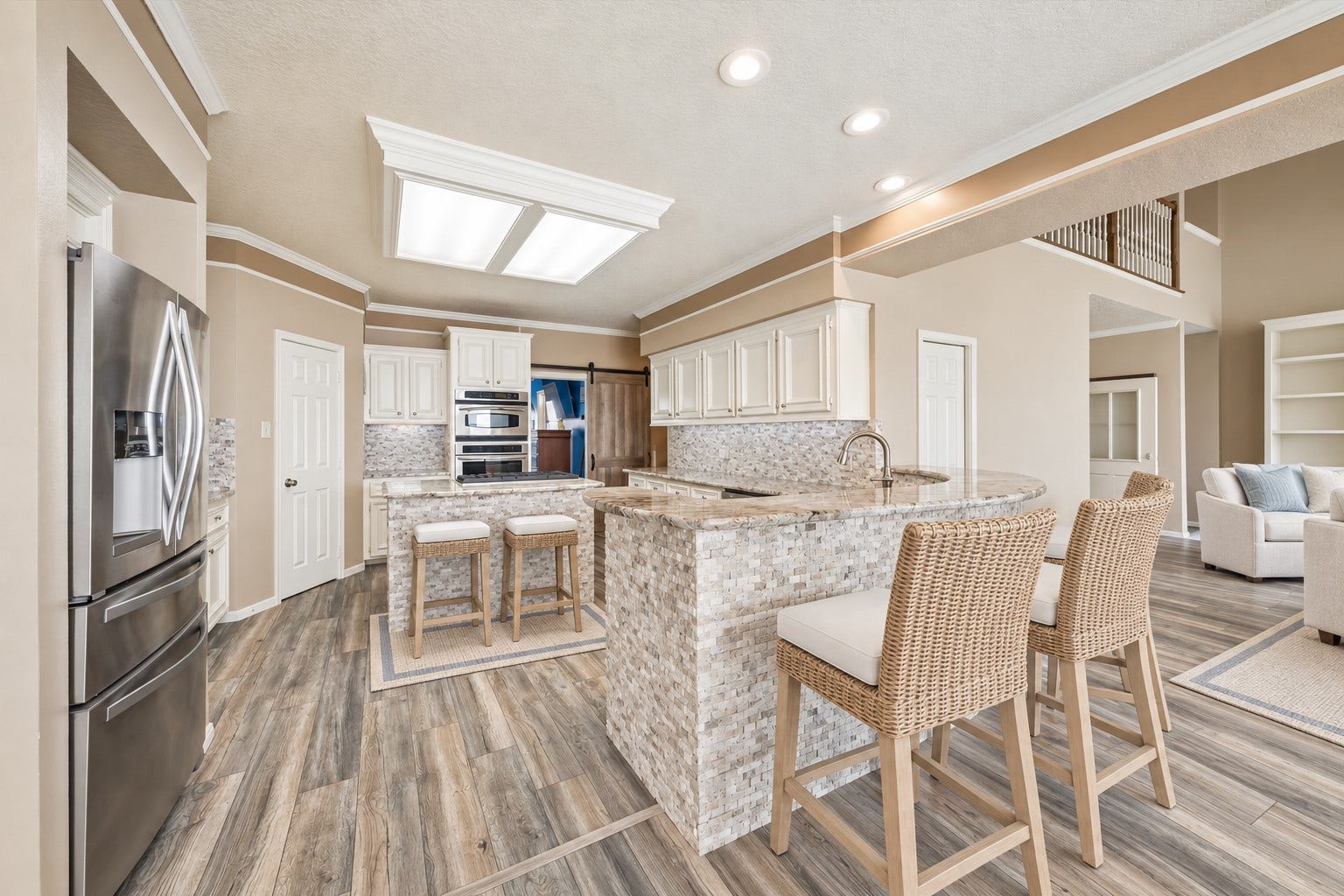 1331 EDWARDS DRIVE, Dickinson, TX 77539 THE OPEN KITCHEN FEATURES EXTENSIVE COUNTER SPACE, BREAKFAST-BAR SEATING, STAINLESS STEEL APPLIANCES, AND DURABLE WOOD-LOOK FLOORING. **Virtually Staged.
