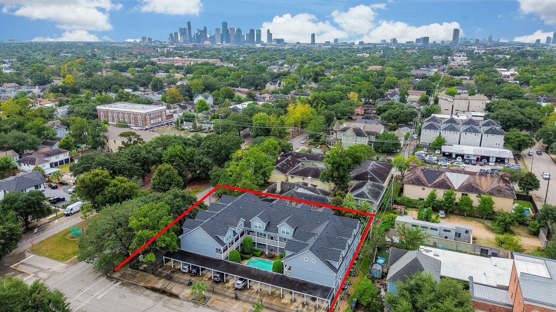 This complex is centrally located at the corner of Heights Blvd and 17th St. Walk to 19th Street and Heights Mercantile!