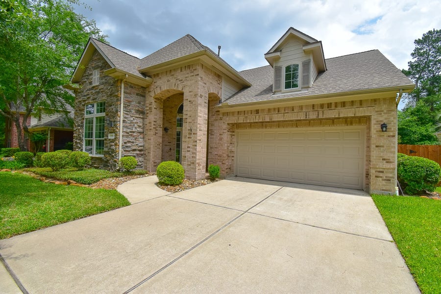 Property photo for 7 E Shale Creek Circle, The Woodlands, TX