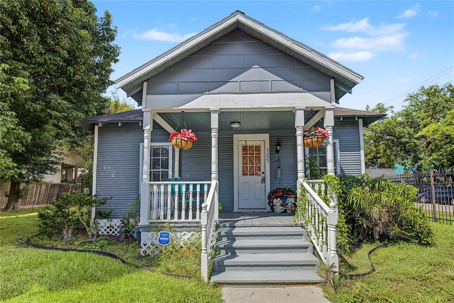 Property photo for 725 E 26th Street, Houston, TX