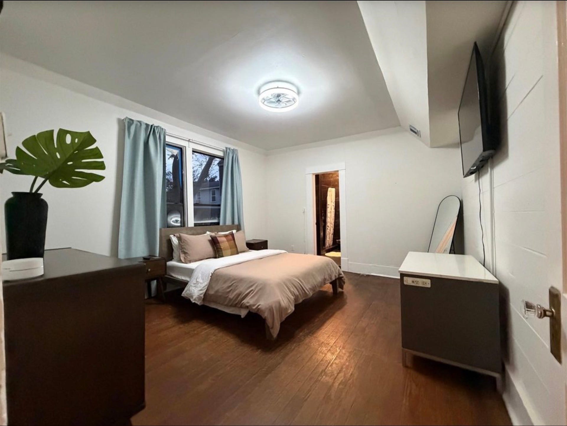 402 Hyde Park Boulevard, Houston, TX 77006 402 Hyde Park Boulevard, Houston, TX 77006