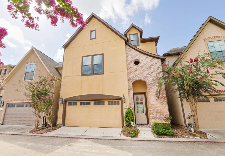 Property photo for 6705 Woodbend Park S, Houston, TX