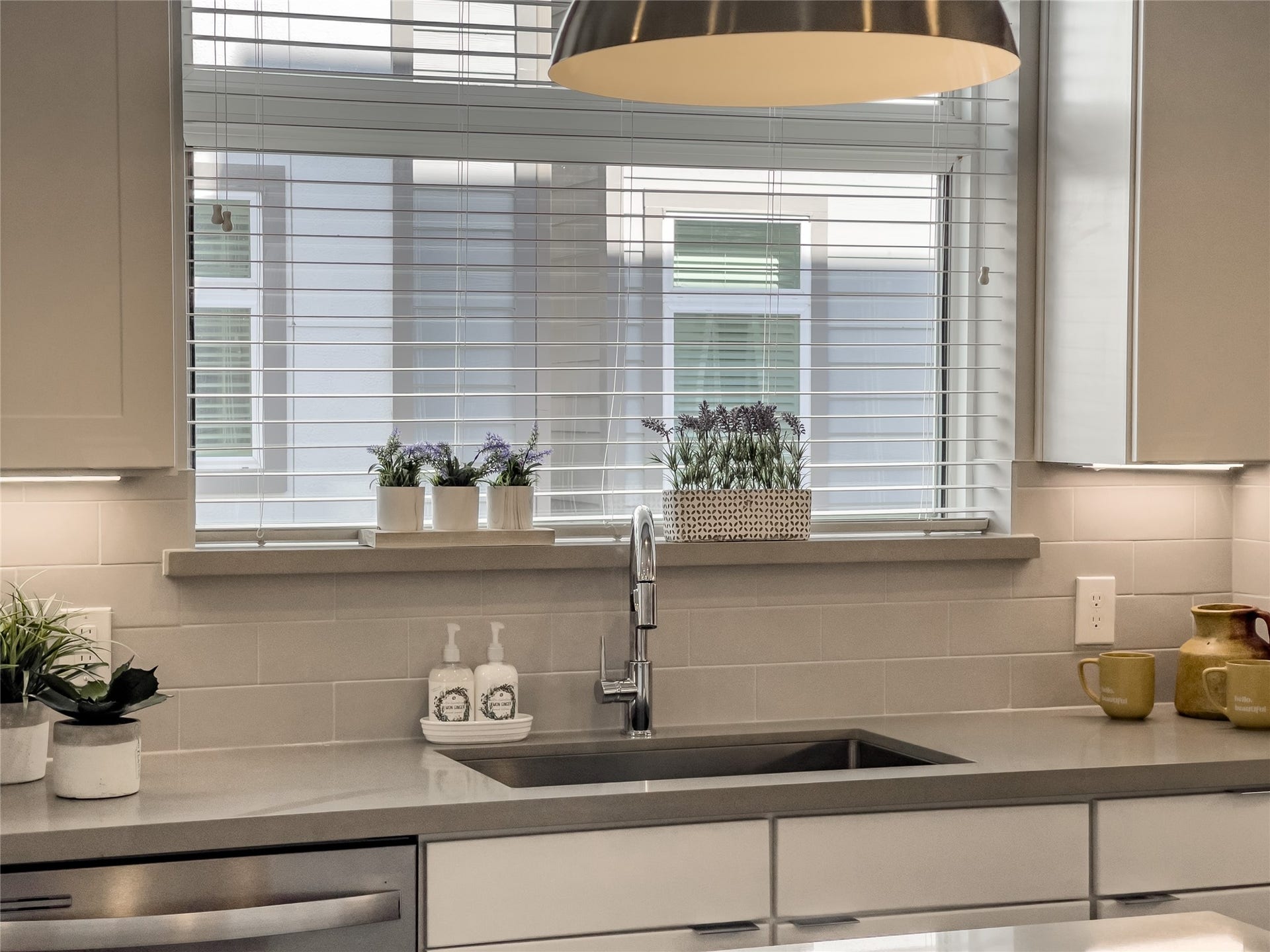 5823 Fairdale Lane, #E, Houston, TX 77057 Beautiful kitchen window offers natural light.