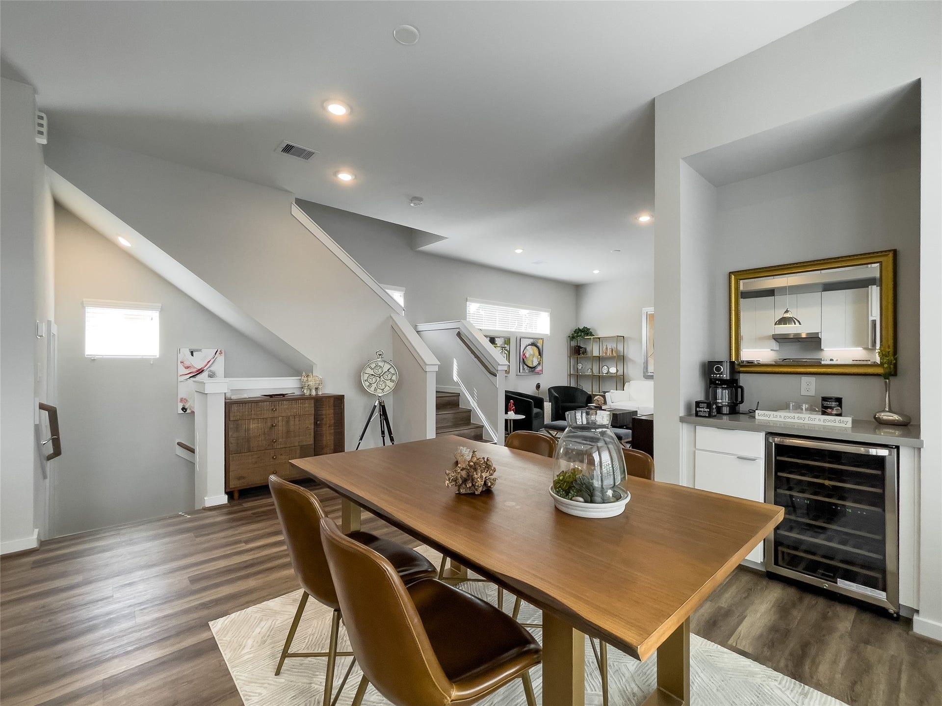 5823 Fairdale Lane, #E, Houston, TX 77057 5823 Fairdale Lane, #E, Houston, TX 77057