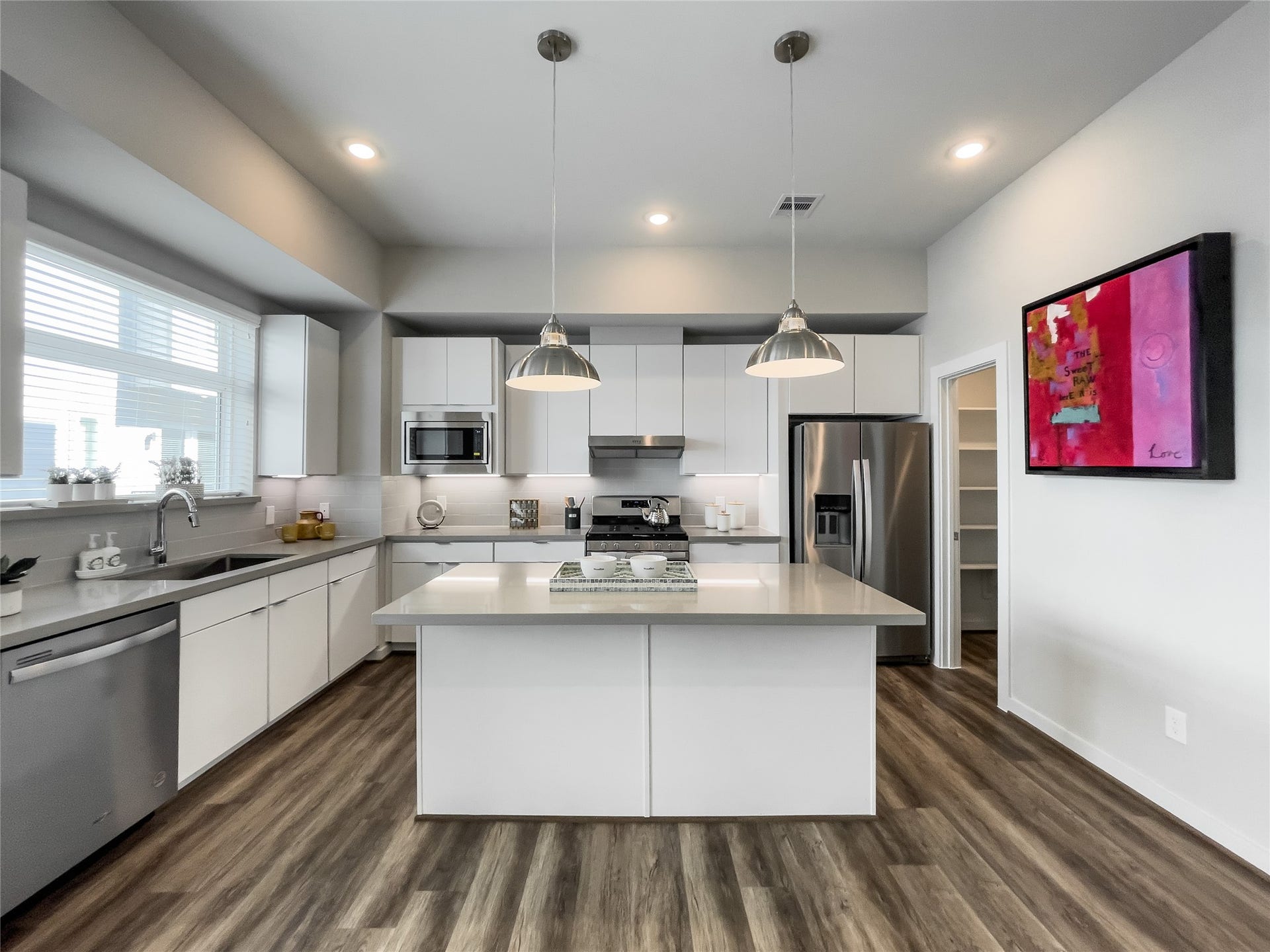 5823 Fairdale Lane, #E, Houston, TX 77057 Open concept kitchen.