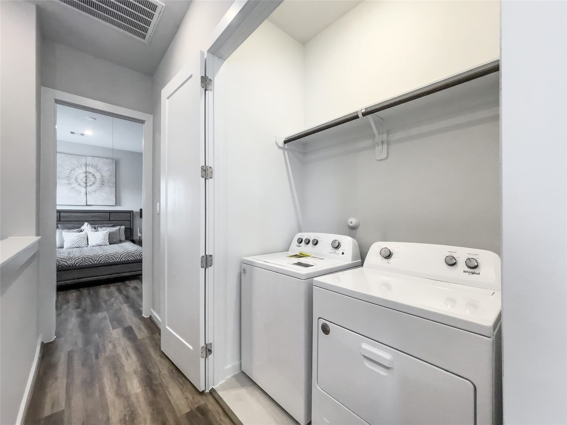 5823 Fairdale Lane, #E, Houston, TX 77057 Full size Whirlpool washer and dryer included