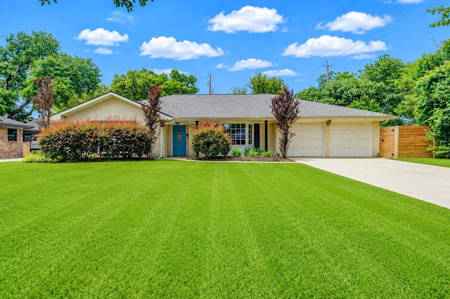 Property photo for 5019 Oak Forest Drive, Houston, TX