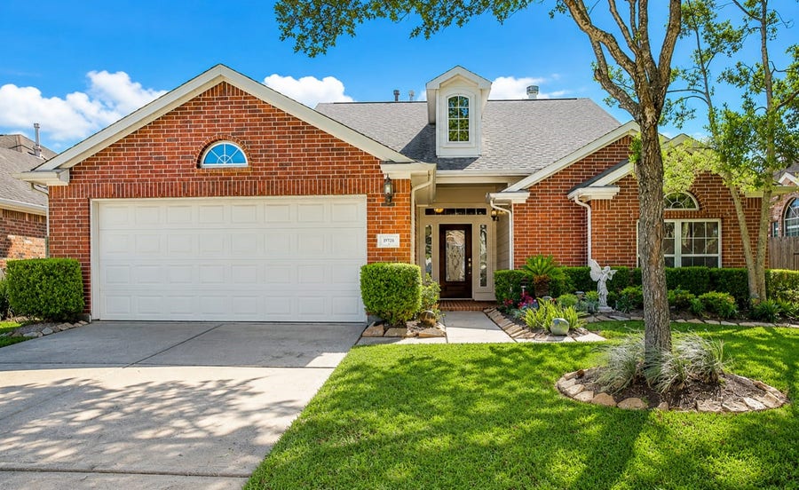 Property photo for 10918 Tattershall Lane, Missouri City, TX
