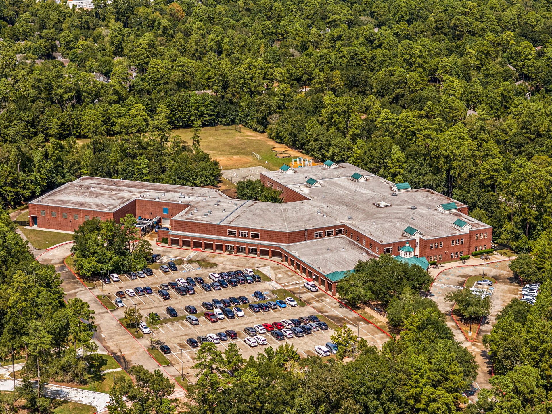 23 Pipers Meadow Street, The Woodlands, TX 77382 Barbara Pierce Bush Elementary School is located just minutes away right within the community.