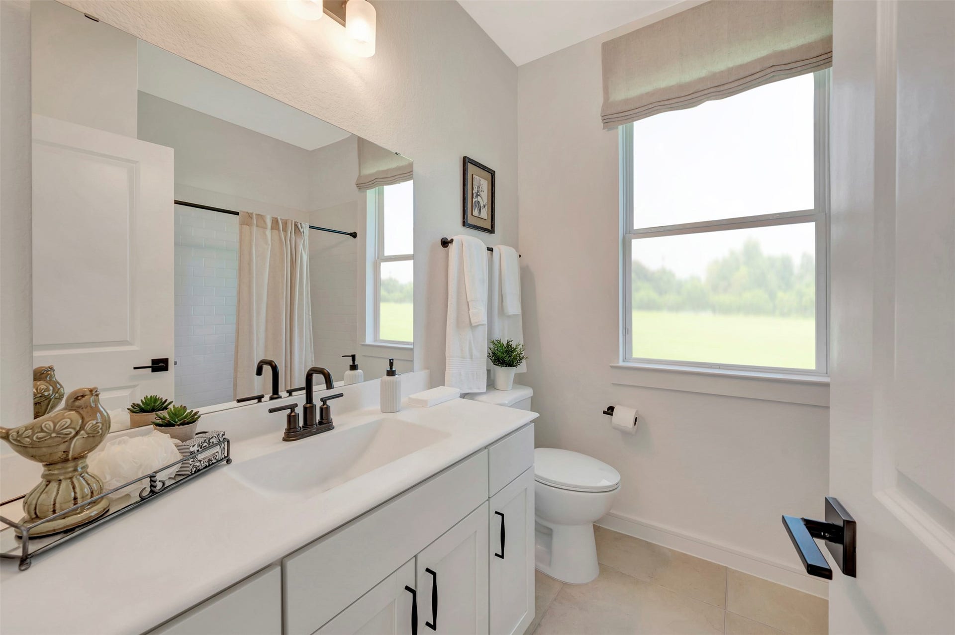 1049 Apple Ridge Road, Magnolia, TX 77363 Hall bath (*Photo not of actual home and used for illustration purposes only.)