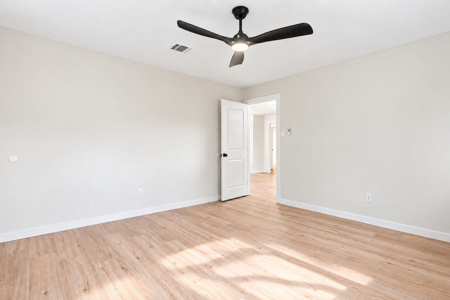 23123 Cranberry Trail, Spring, TX 77373 Another angle of the primary bedroom!