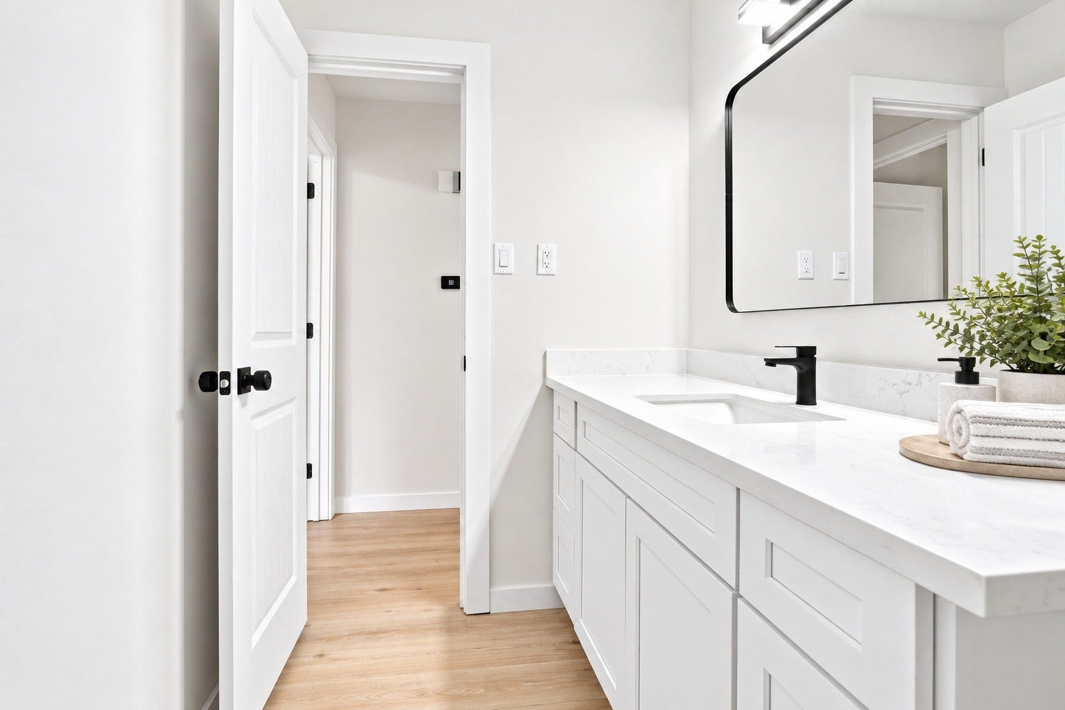 23123 Cranberry Trail, Spring, TX 77373 The secondary bathroom with updated quartz countertops!