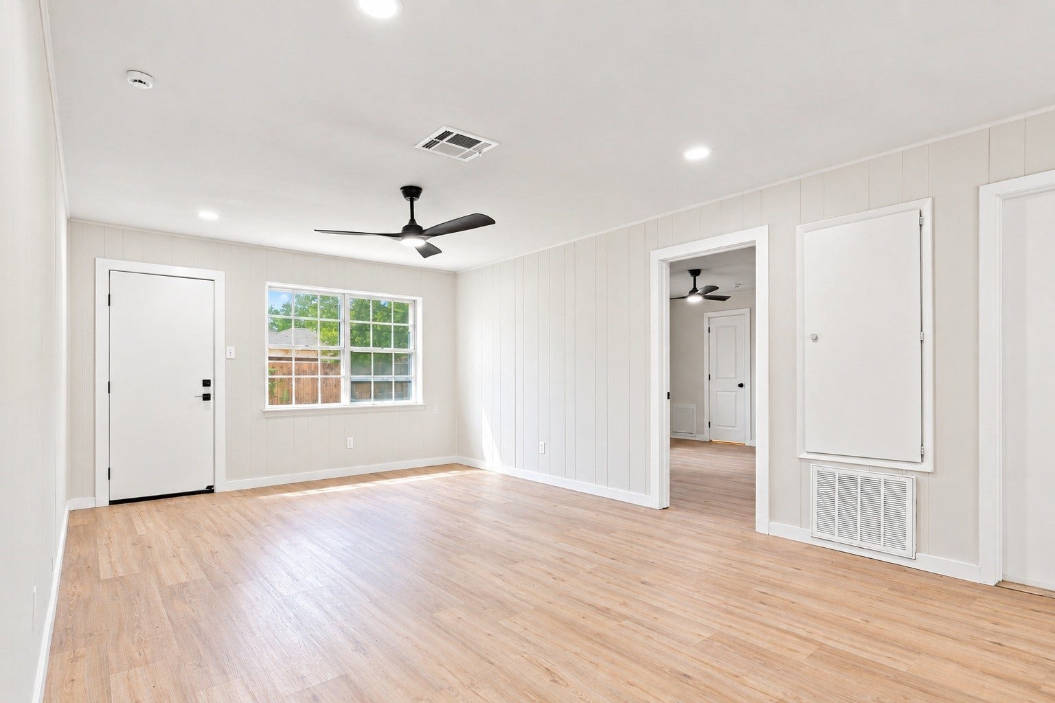 23123 Cranberry Trail, Spring, TX 77373 Another view of the spacious living room!