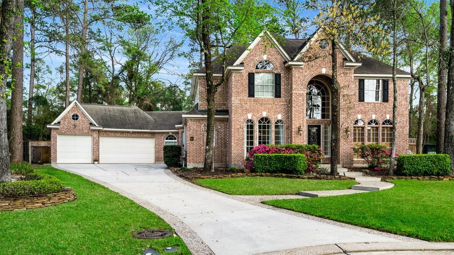 Property photo for 2 Lenox Hill Drive, The Woodlands, TX