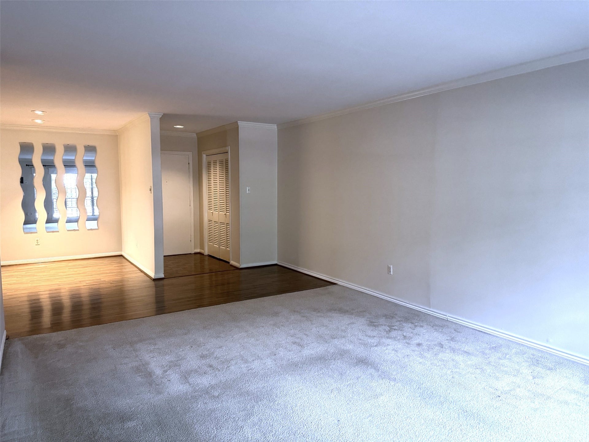 2600 Bellefontaine Street, #A18, Houston, TX 77025 Entry hall and dining from left of the living room windows