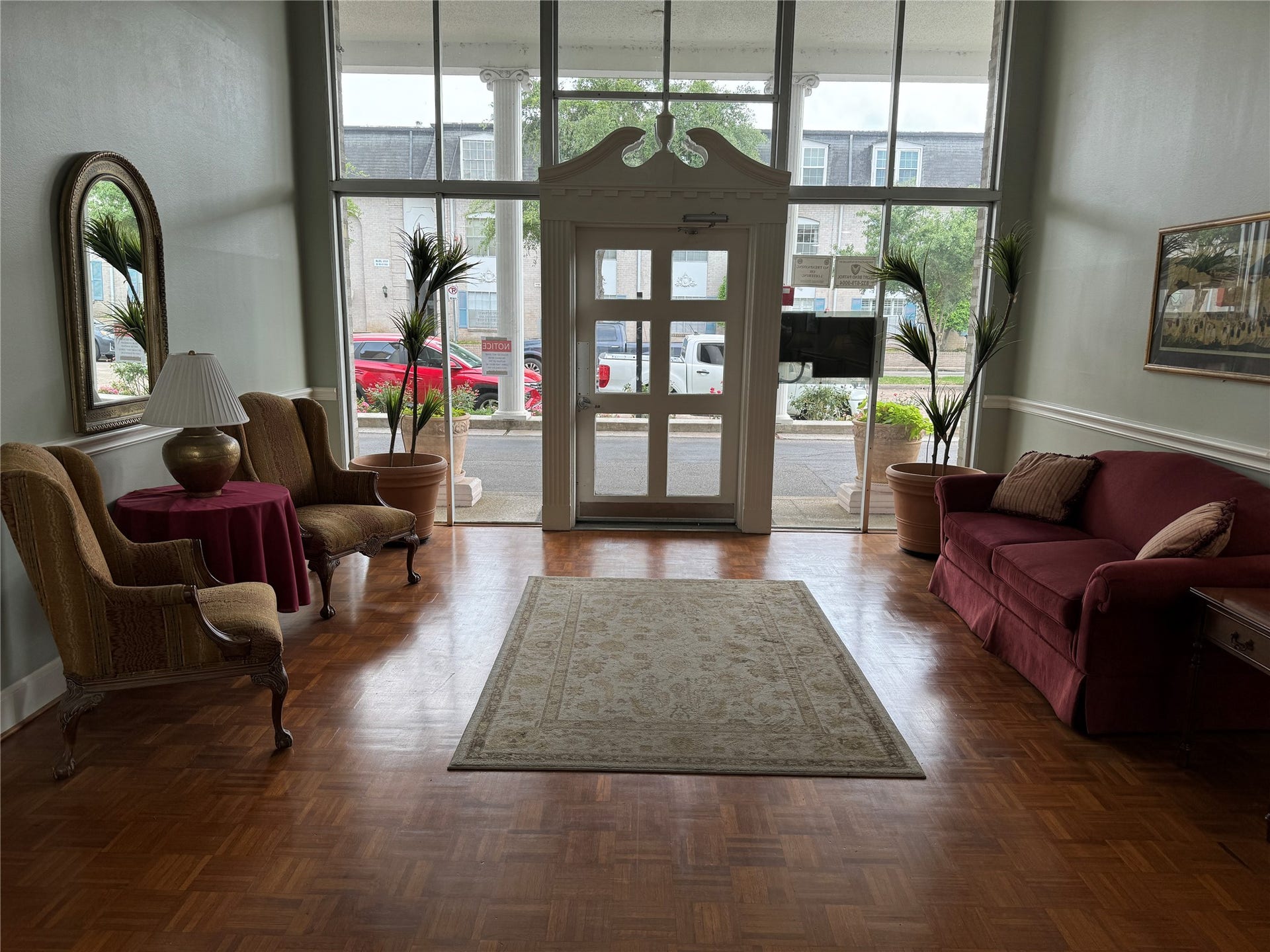 2600 Bellefontaine Street, #A18, Houston, TX 77025 Main lobby with 2-story ceiling