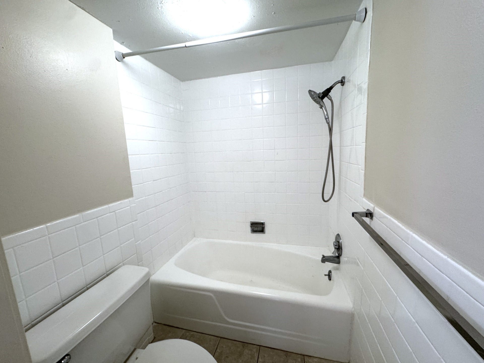 2600 Bellefontaine Street, #A18, Houston, TX 77025 Hall bathtub/shower with tile surround