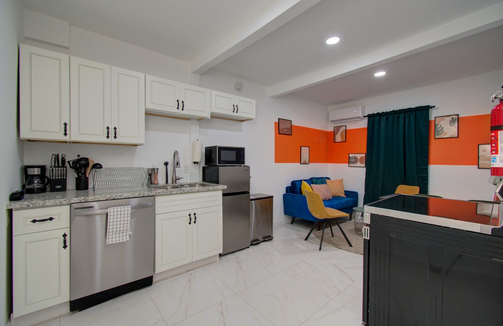 6403 Avenue Street, Houston, TX 77011 6403 Avenue Street, Houston, TX 77011