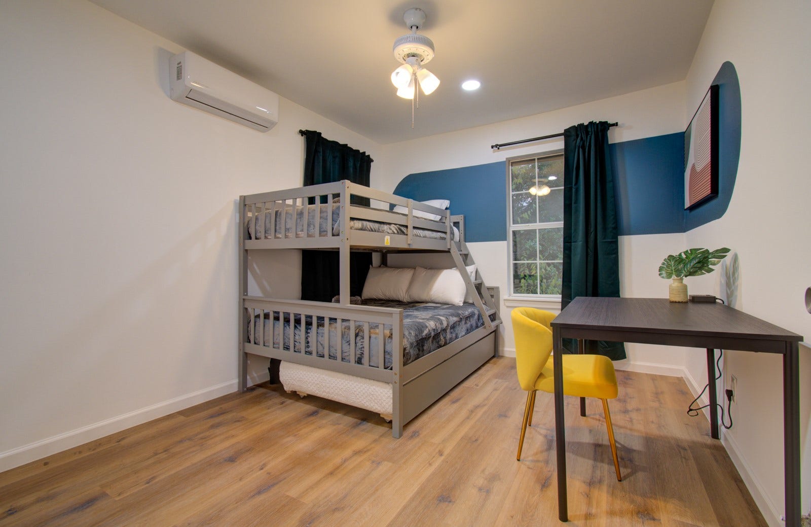 6403 Avenue Street, Houston, TX 77011 6403 Avenue Street, Houston, TX 77011