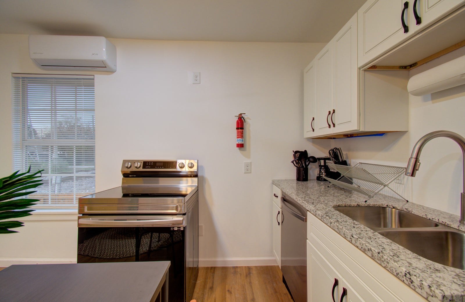 6403 Avenue Street, Houston, TX 77011 6403 Avenue Street, Houston, TX 77011