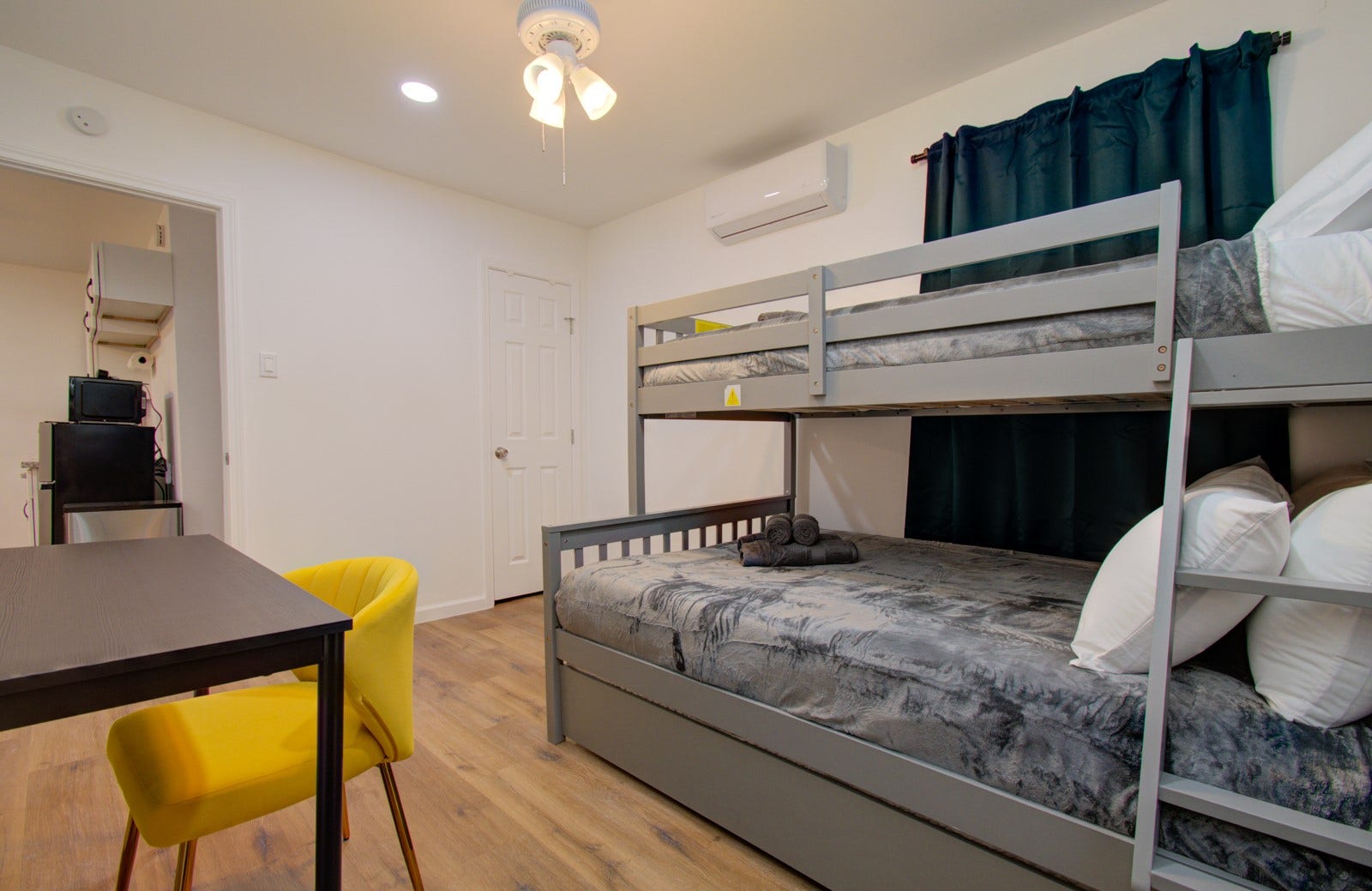 6403 Avenue Street, Houston, TX 77011 6403 Avenue Street, Houston, TX 77011
