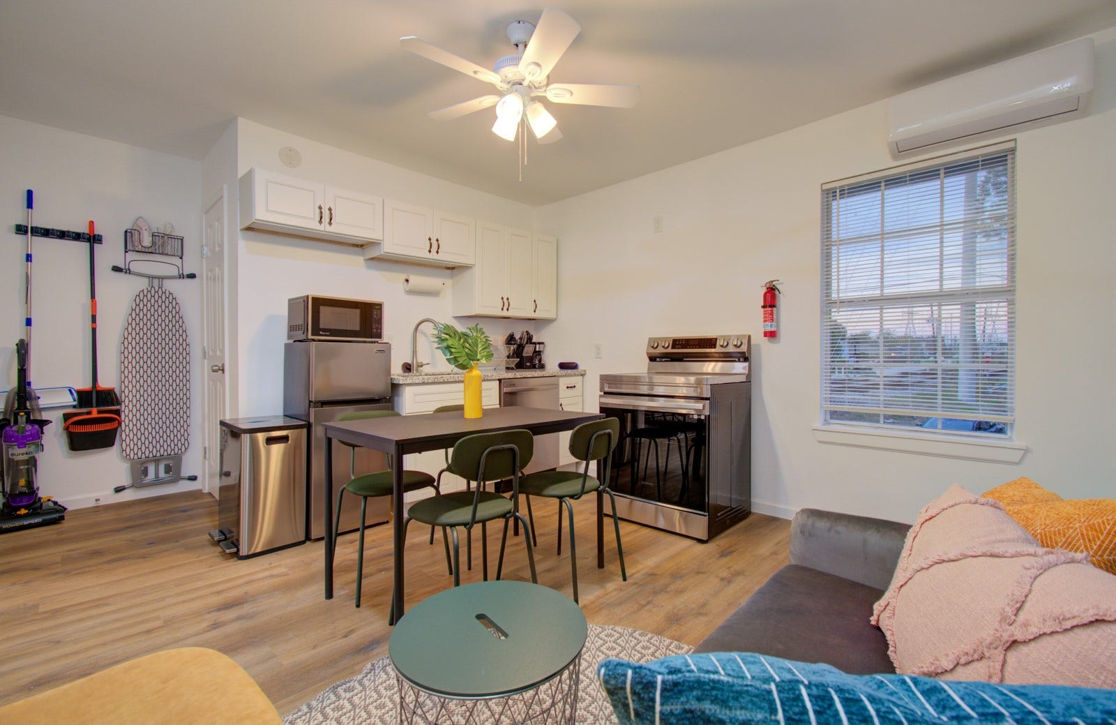 6403 Avenue Street, Houston, TX 77011 6403 Avenue Street, Houston, TX 77011