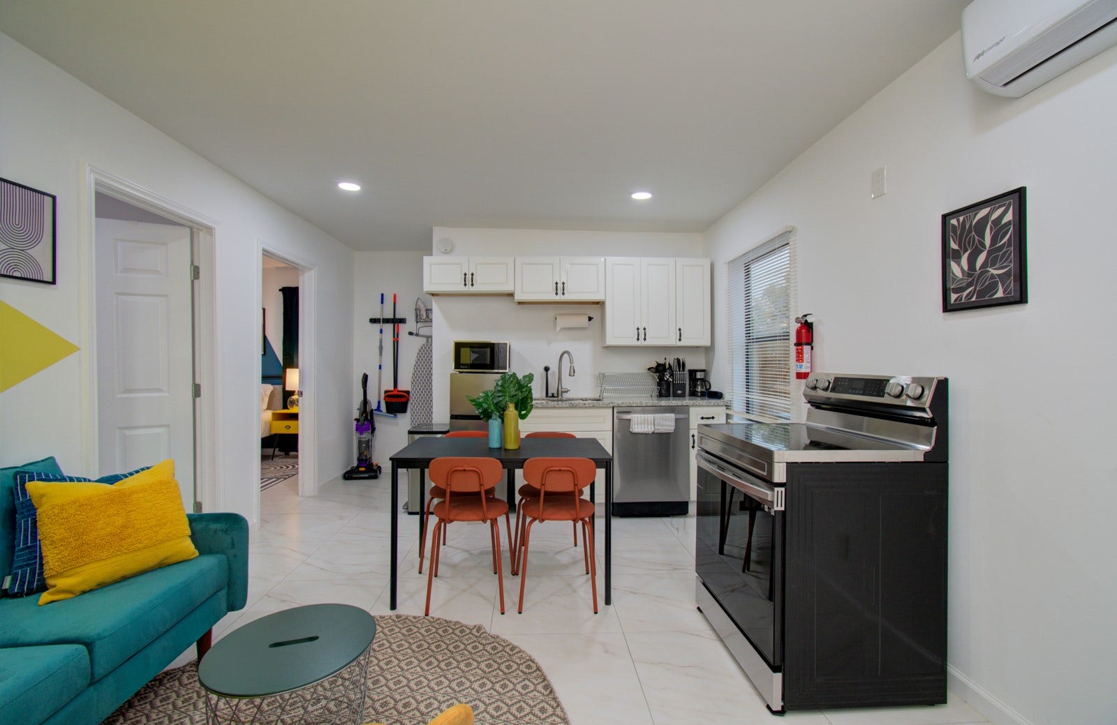 6403 Avenue Street, Houston, TX 77011 6403 Avenue Street, Houston, TX 77011