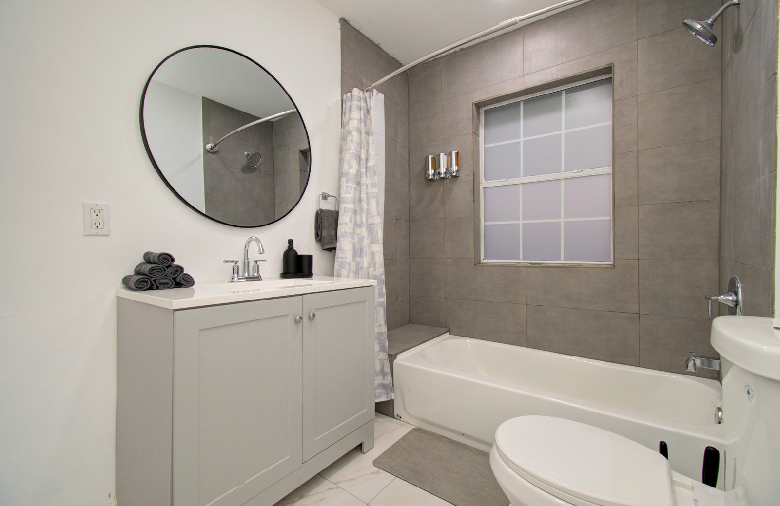 6403 Avenue Street, Houston, TX 77011 6403 Avenue Street, Houston, TX 77011