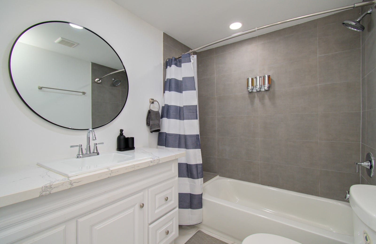 6403 Avenue Street, Houston, TX 77011 6403 Avenue Street, Houston, TX 77011