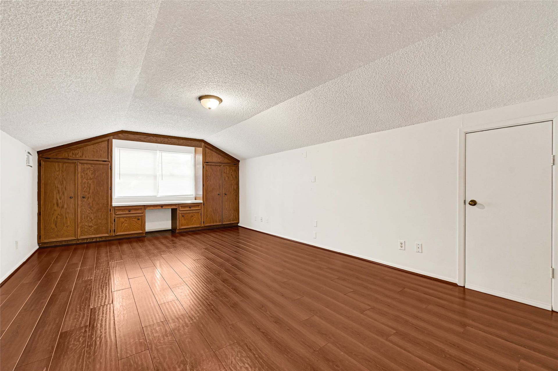 2106 White Feather Trail, Crosby, TX 77532 2nd Floor Large Game Room can be used as an office