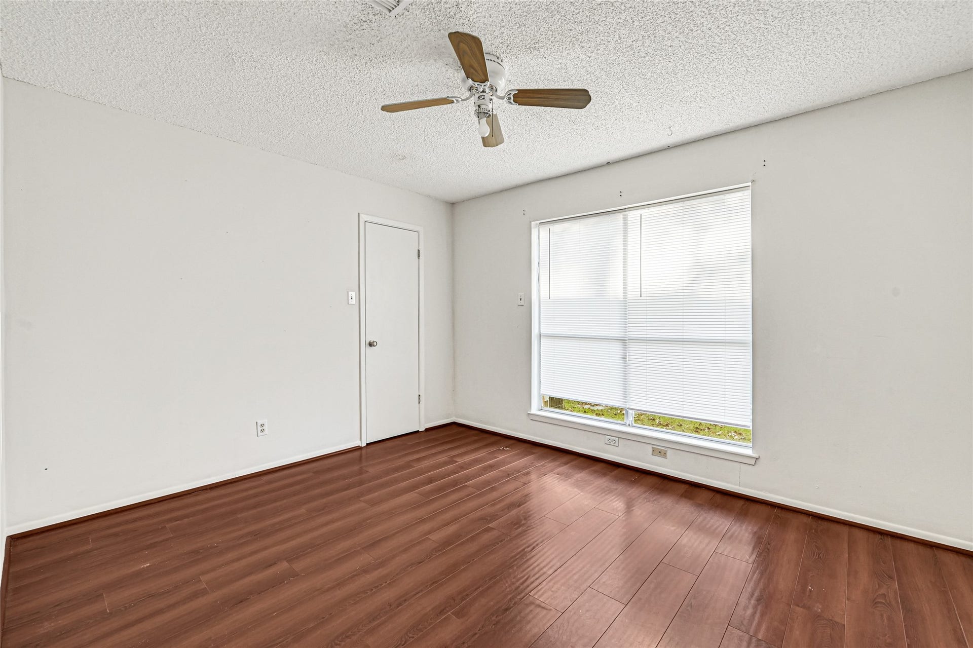 2106 White Feather Trail, Crosby, TX 77532 2nd Bedroom on 1st Floor