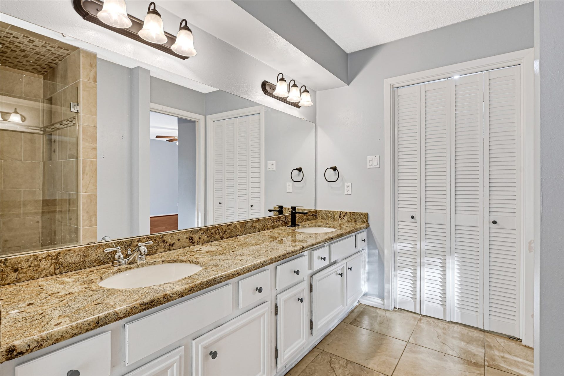 2106 White Feather Trail, Crosby, TX 77532 2106 White Feather Trail, Crosby, TX 77532