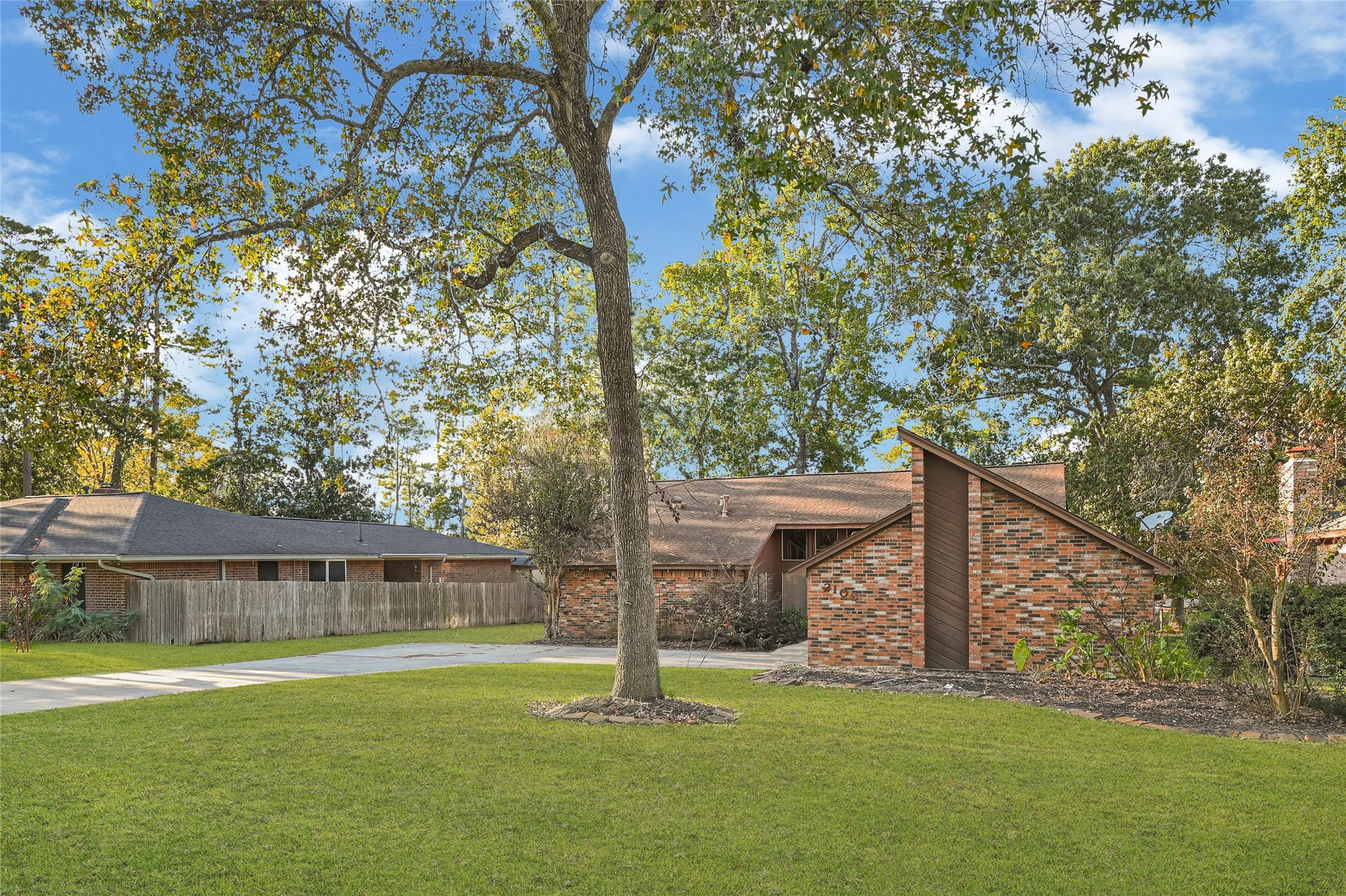 2106 White Feather Trail, Crosby, TX 77532 2106 White Feather Trail, Crosby, TX 77532