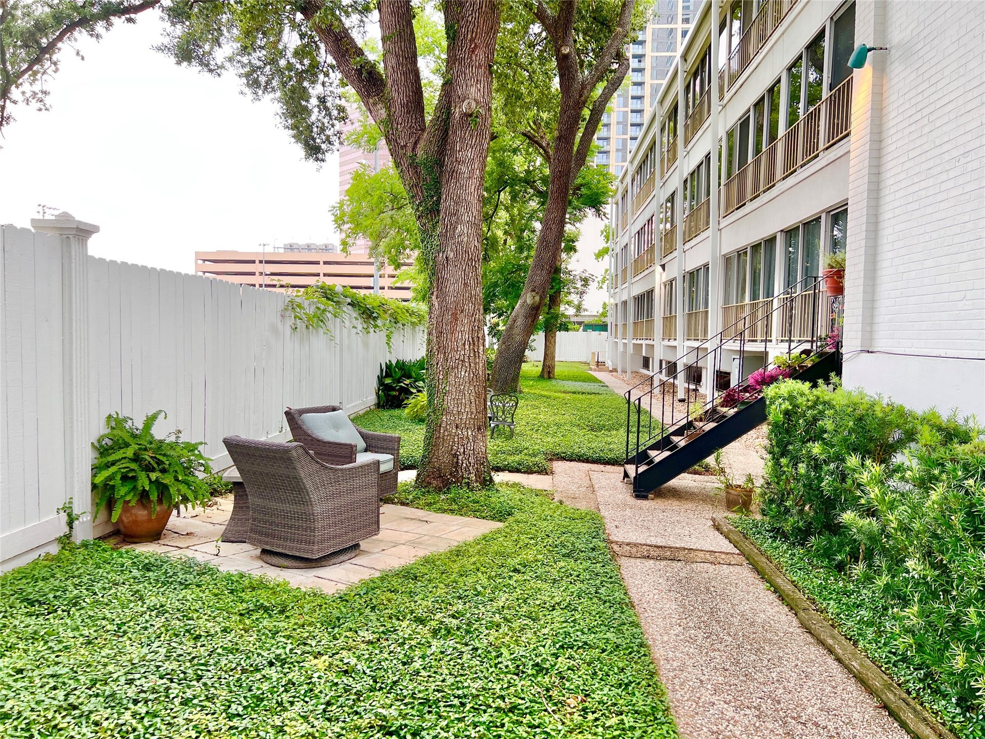 5050 Ambassador Way, #210, Houston, TX 77056