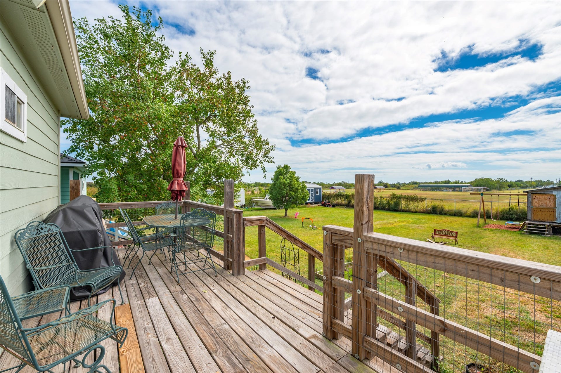 2337 Avenue D, San Leon, TX 77539 More space on the back deck.