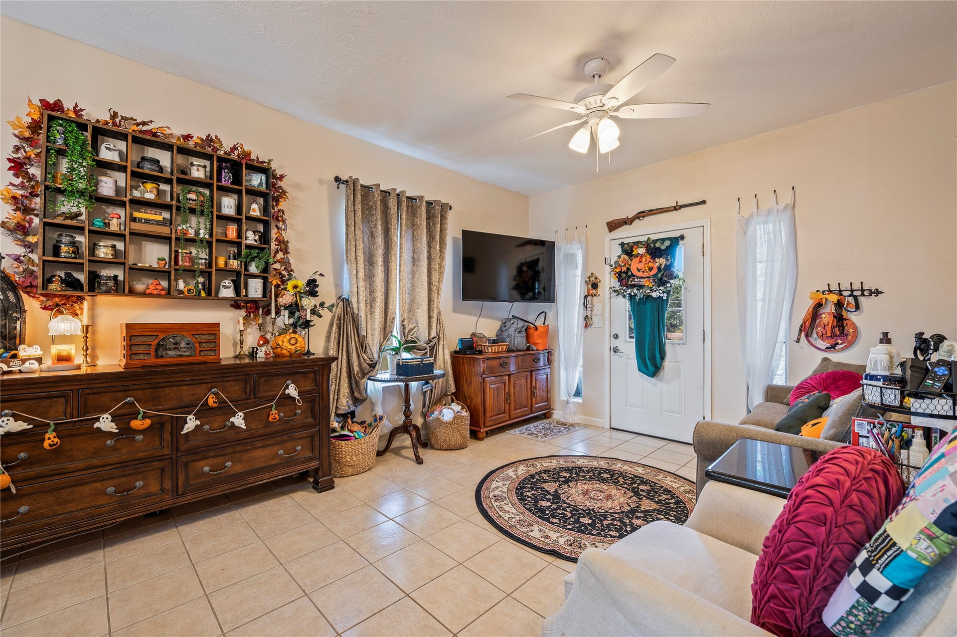2337 Avenue D, San Leon, TX 77539 Tiled living room space with ceiling fan fixture.