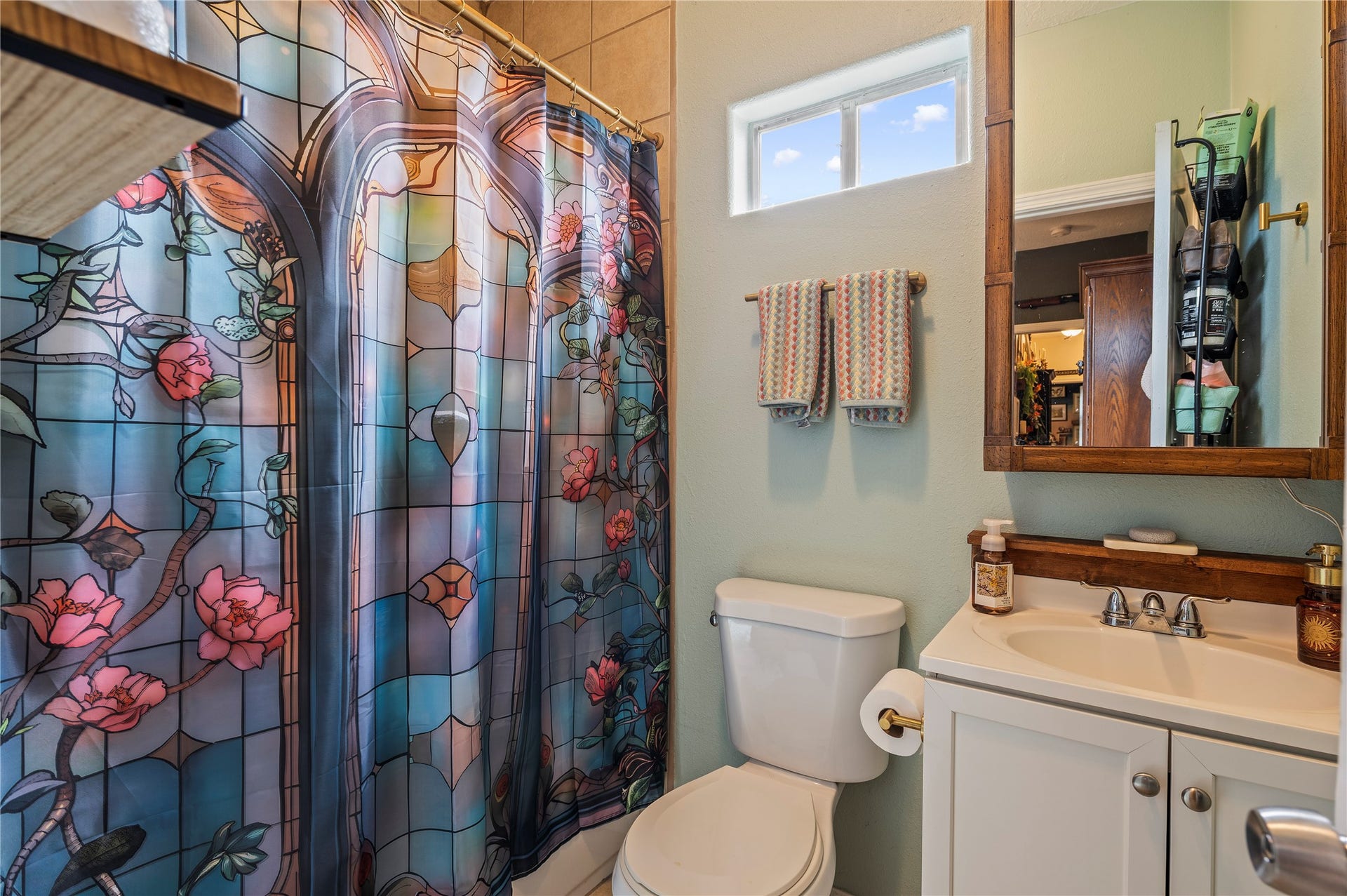 2337 Avenue D, San Leon, TX 77539 Primary bath with vanity and shower/tub combo.