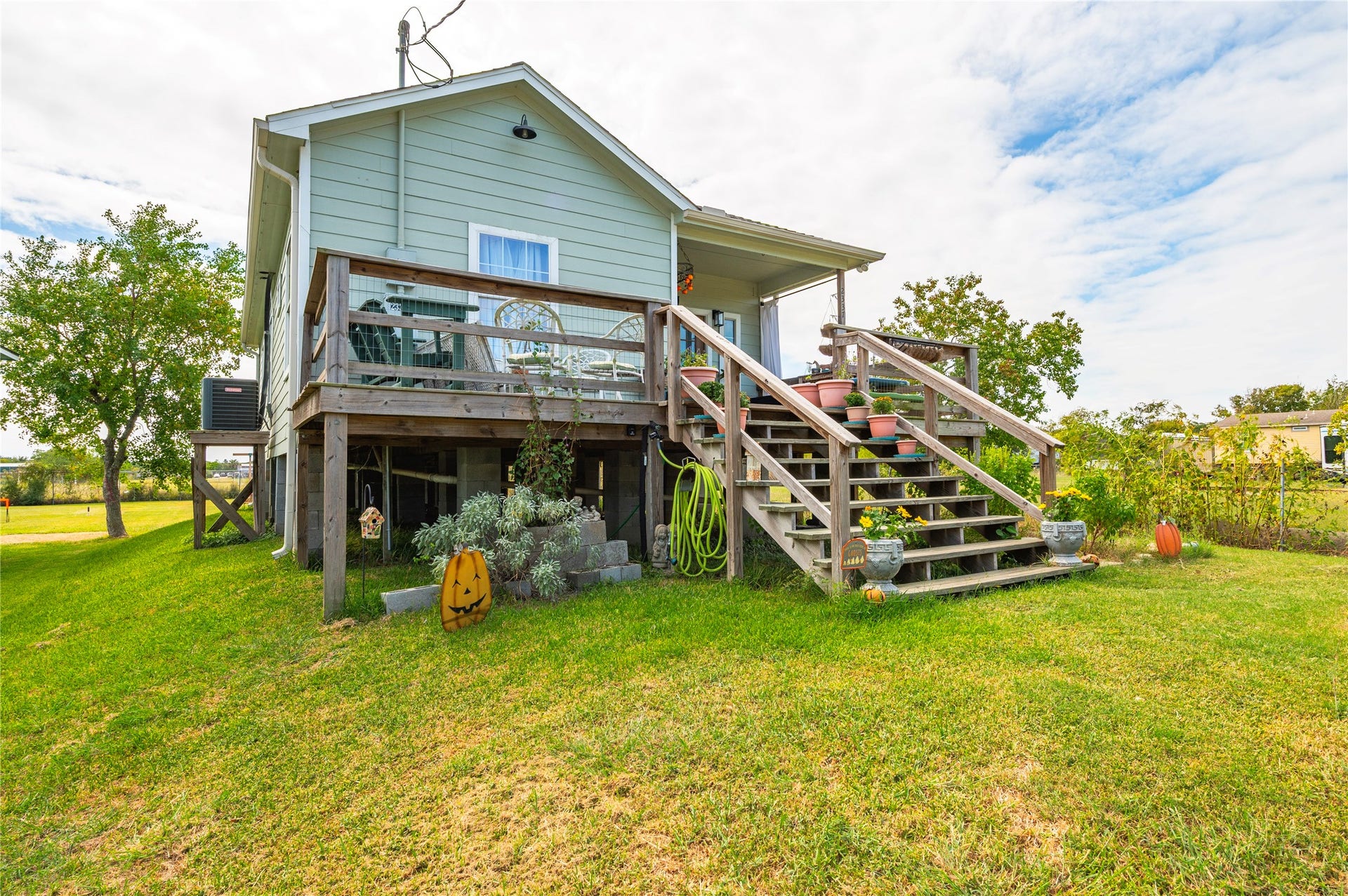 2337 Avenue D, San Leon, TX 77539 Charming 3 bedroom 2 full bath home situated in the heart of San Leon.