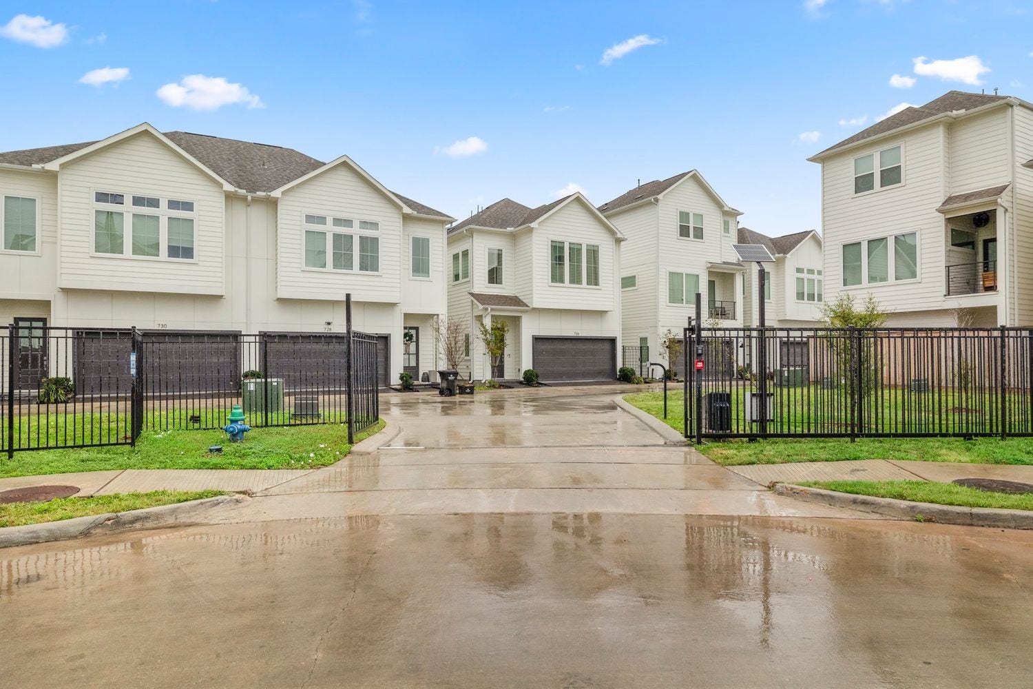 726 Carriage Knolls Drive, Houston, TX 77008 726 Carriage Knolls Drive, Houston, TX 77008