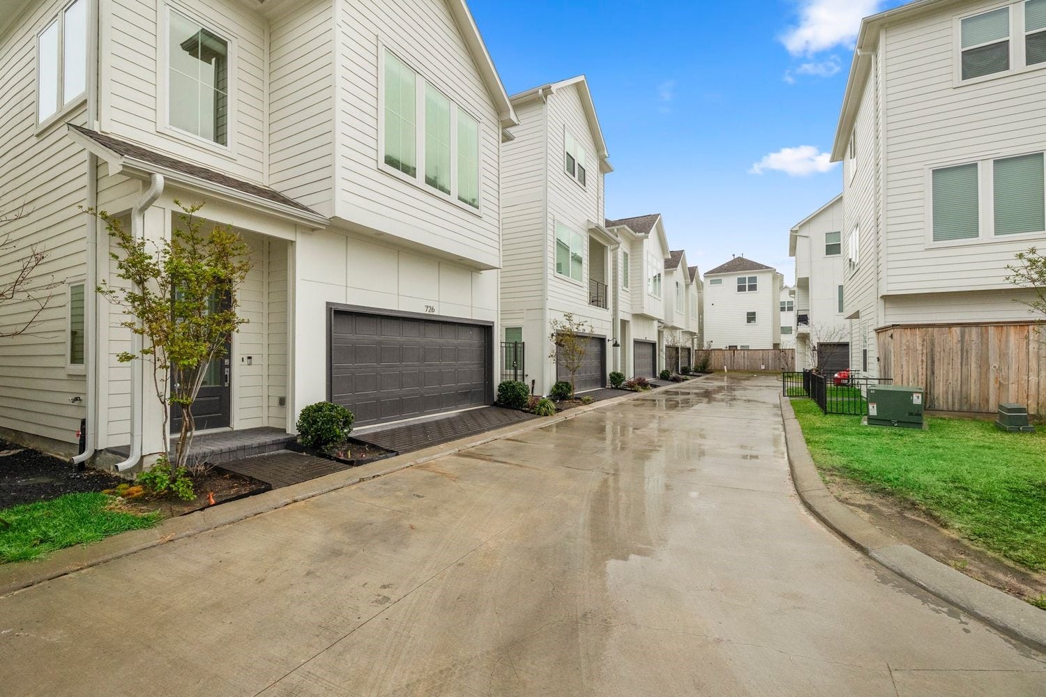 726 Carriage Knolls Drive, Houston, TX 77008 726 Carriage Knolls Drive, Houston, TX 77008
