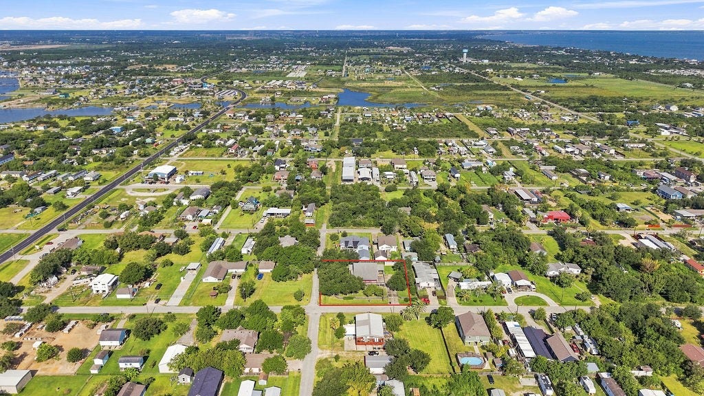 746 12th Street, San Leon, TX 77539 746 12th Street, San Leon, TX 77539