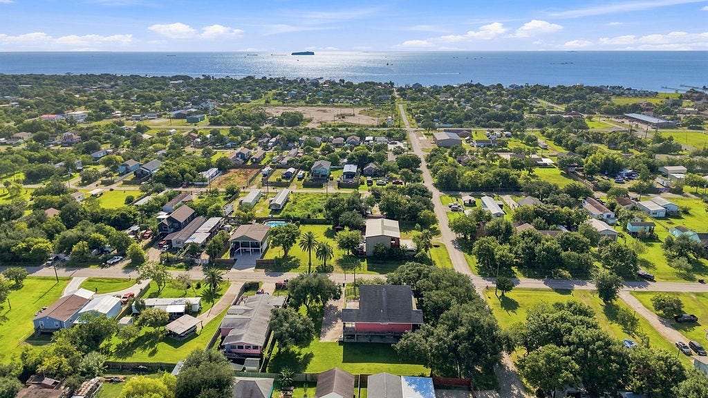 746 12th Street, San Leon, TX 77539 746 12th Street, San Leon, TX 77539