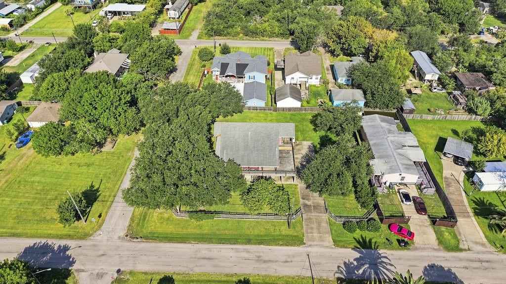 746 12th Street, San Leon, TX 77539 746 12th Street, San Leon, TX 77539